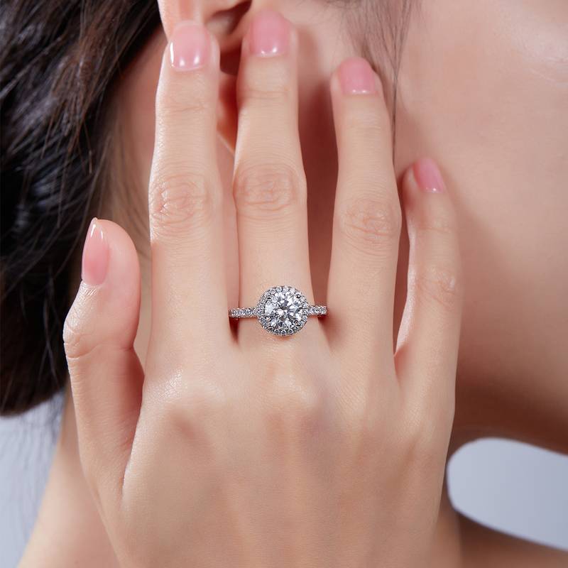 Affordable Luxury圆形S925银镀白金MoissaniteWomen's Ring2.0ctD级